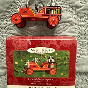 Hallmark 1924 Toledo Fire Engine #6 ornament in original box